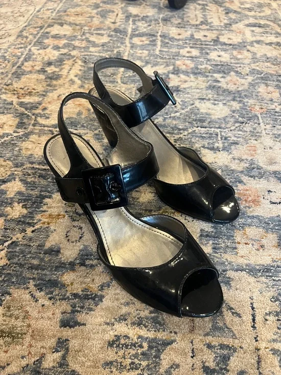 Apt 9 Women's Black Patent Peep-Toe Slingback Heels - Picture 5 of 11